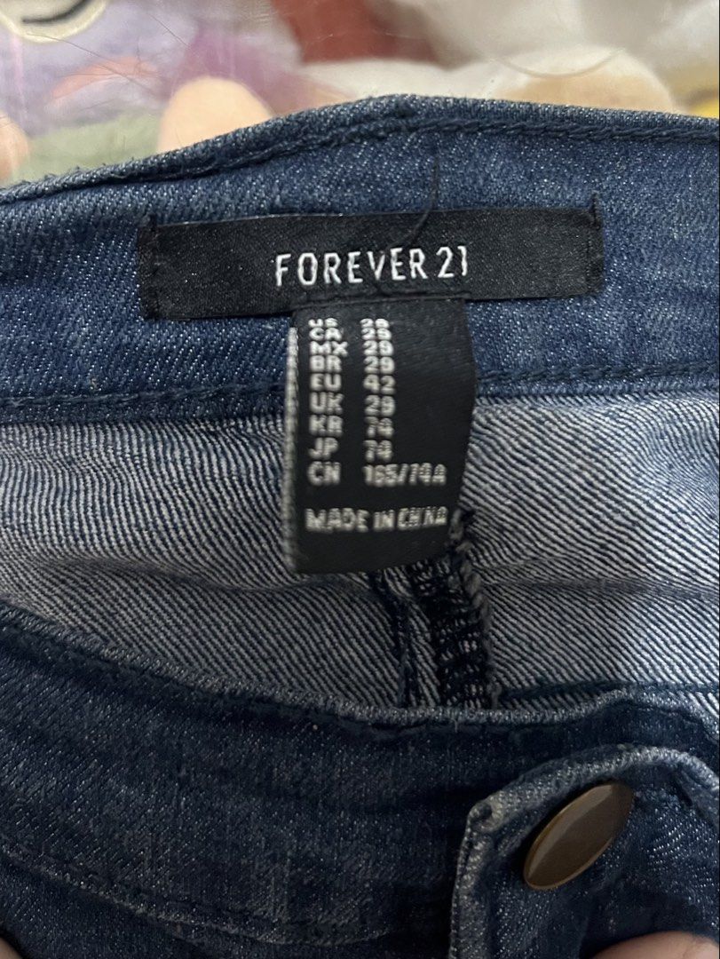 Forever 21 Dark Wash Denim Jeans (Category: Jeans) located in Pasig City. Submitted by nianaaa_ (Listing ID 1443106163, Image 3). Description: S-M - Brand: Forever 21 - Color: Dark Wash Denim - Style: Classic Five-Pocket - Closure: Button and Zip - Fit: Straight Leg - Perfect for: Everyday wear, easy to pair with any top.