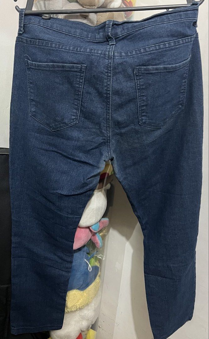 Forever 21 Dark Wash Denim Jeans (Category: Jeans) located in Pasig City. Submitted by nianaaa_ (Listing ID 1443106163, Image 2). Description: S-M - Brand: Forever 21 - Color: Dark Wash Denim - Style: Classic Five-Pocket - Closure: Button and Zip - Fit: Straight Leg - Perfect for: Everyday wear, easy to pair with any top.