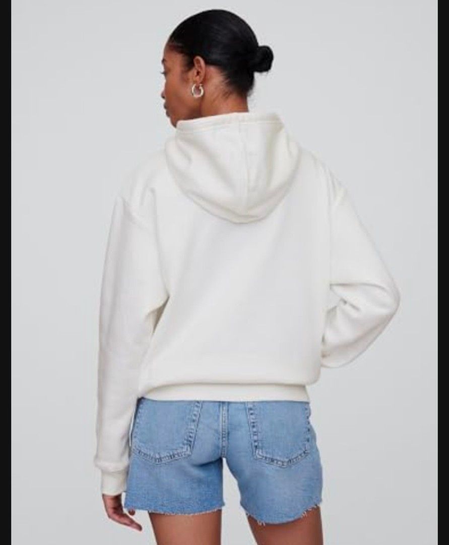 GAP White Zip-Up Hoodie with Gingham Logo (Category: Coats, Jackets and Outerwear) located in Quezon City. Submitted by shinereign (Listing ID 1443020627, Image 3). Description: - White GAP zip-up hoodie - Features classic GAP logo in navy and white gingham - Long sleeves and hood - Super comfy and casual - Great for everyday wear - Easy to pair with jeans or shorts.