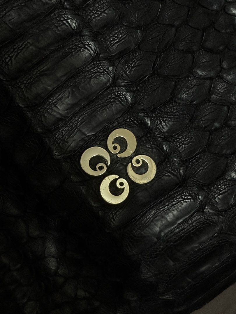 Genuine Python Shoulder Hobo Bag (Category: Luxury Bags & Wallets) located in Munoz. Submitted by lolongs (Listing ID 1443059477, Image 3). Description: - Genuine Python Skin - Exotic Skin / Snake Skin - Sobrang ganda nito. High quality ng snake leather ang ginamit. Ganda pa ng design. - Gold na gold pa ang mga hardwares - Excellent condition! Pwede sa maselan at maarte! - Please see pictures for reference - Perfect for office bag din.