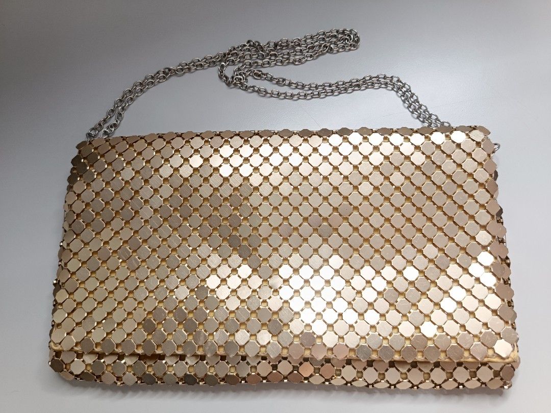 Gold clutch (Category: Clutches) located in Santa Cruz, Pampanga. Submitted by uscanada (Listing ID 1443093294, Image 1). Description: original price : 1800 selling price : 199.