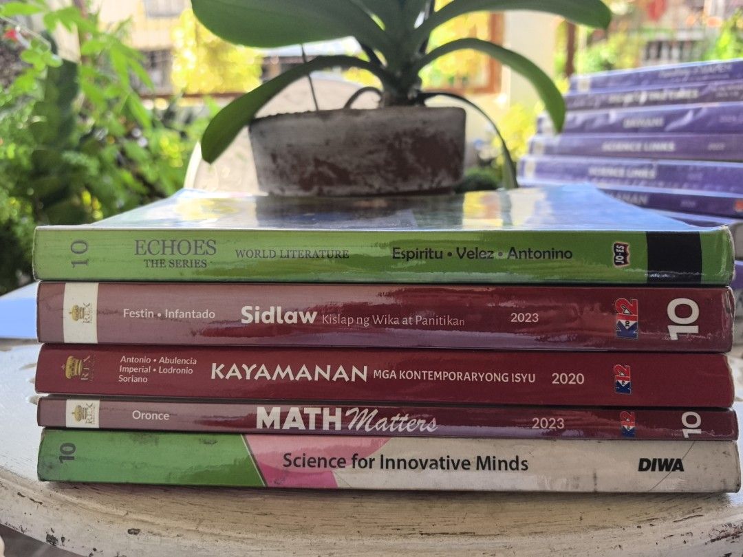 Grade 10 Textbooks: World Lit, Filipino, Math, Science (Category: Textbooks) located in Antipolo. Submitted by kaye.s.p (Listing ID 1443002096, Image 1). Description: - Grade 10 Textbooks Available - Titles: Echoes: World Literature, Sidlaw: Kisap ng Wika at Panitikan, MATH Matters: Worktext in Mathematics, Science for Innovative Minds Php100 pesos per book lalamove/delivery for client account.