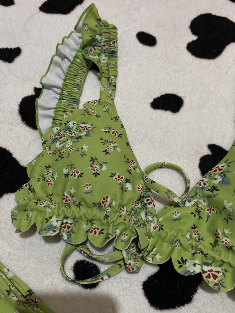 Green Floral High-Waist Bikini Set (Category: Bikinis & Swimsuits) located in Bago City. Submitted by jobelleg12 (Listing ID 1443073500, Image 3). Description: - Only worn once - Size: Medium Read my bio for Location, MOP, meet up and delivery details.