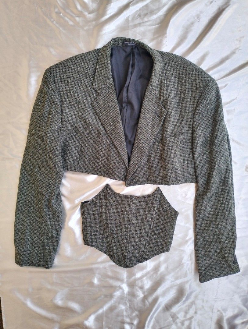 Grey Houndstooth Blazer and Corset Set (Category: Sets or Coordinates) located in Manila. Submitted by itscthxneeee (Listing ID 1442967546, Image 1). Description: - Grey houndstooth pattern blazer - Matching corset top - Blazer features dark grey lining - Corset has adjustable lace-up back detail - Perfect for a unique and stylish outfit - Has a foam at shoulder part.