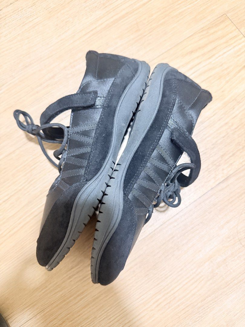 GU Lace Up Ballet Sneakers (Category: Flats & Sandals) located in Pasig City. Submitted by jeanger1 (Listing ID 1443113669, Image 3). Description: GU Lace Up Baller Sneakers Size XS - fits US 5 or 22cm Black Lightly used, no issues, good as new Reason for selling - decluttering Location - Pasig.