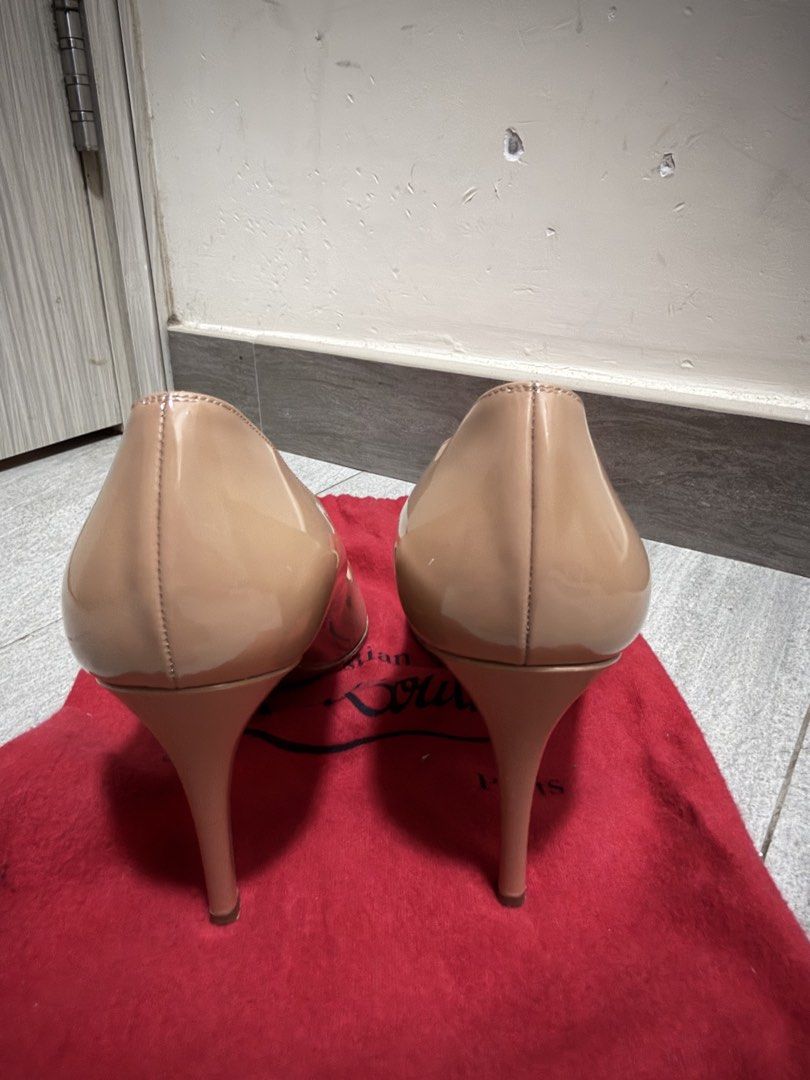 Heels （分類：高跟鞋）位於 Hong Kong。 由 graceelevy83379 提交（商品編號 1443079813，圖片 3）。簡介： Bought in Twist.Only wore once. Already have a sole protector.。