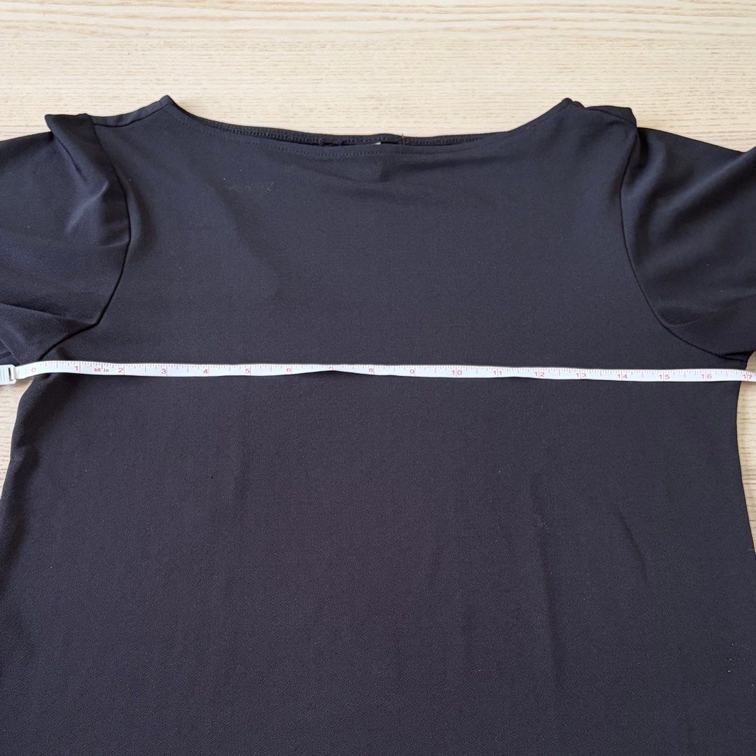 H&M boat neck top - black (Category: Blouses) located in Makati City. Submitted by eggcloud (Listing ID 1442945290, Image 3). Description: 👋 pls read all before chat: - negotiable if buying more from my shop - XS on tag but can fit up to M (but fitted); measurement when flat: shoulder-14.5in, width-17in, length-20.5in - slightly stretchable - all pics are posted. no when worn. - rfs: decluttering, extra funds 💵 payment: gcash/maya 🛵 if deliver