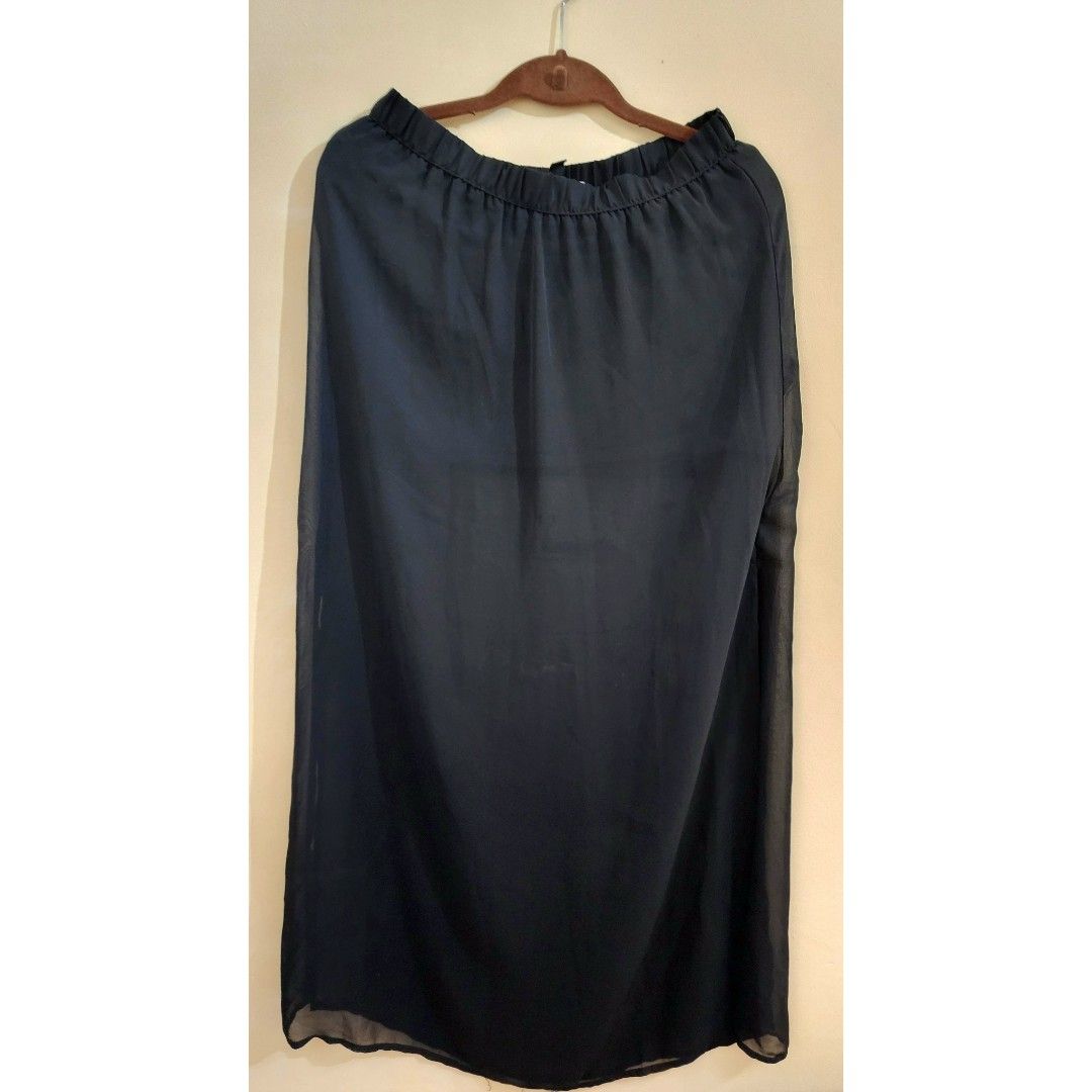 H&M Sheer Skirt for Beach (Category: Skirts) located in Mandaluyong City. Submitted by aaa25 (Listing ID 1443039420, Image 1). Description: - Black sheer long skirt from H&M Divided - Style to wear on the beach - High slit on the side - Flowy and light material - Size S to M.