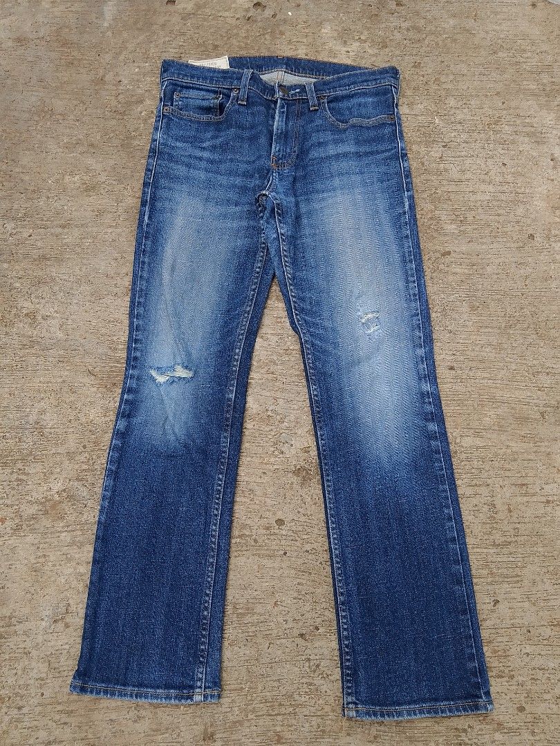 Hollister & Co. Distressed Denim Jeans (Category: Jeans) located in Bonifacio. Submitted by rasfinds16 (Listing ID 1443040190, Image 2). Description: Brand : Hollister & Co. 📌ALL ITEMS ARE NEGOTIABLE / DM ME 📩 📌Color may vary due to lighting. Waist : 30 Color Rate : 9 / 10 Condition : Excellent Issue : minimal sign of usage / see last pic / Need wash MOP : GCash Courier : J&T Location : Mindanao - PAY NOW / SHIPPED NOW | TOMORROW - WE SHIP NAT