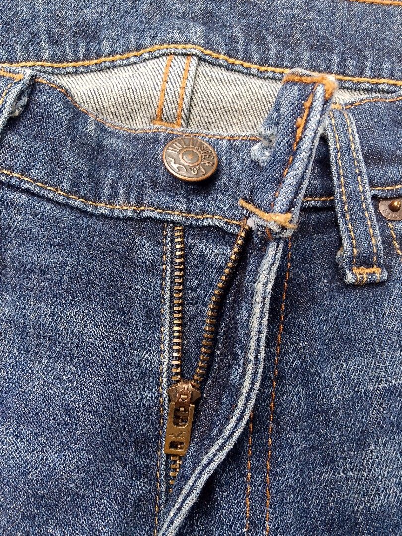 Hollister & Co. Distressed Denim Jeans (Category: Jeans) located in Bonifacio. Submitted by rasfinds16 (Listing ID 1443040190, Image 3). Description: Brand : Hollister & Co. 📌ALL ITEMS ARE NEGOTIABLE / DM ME 📩 📌Color may vary due to lighting. Waist : 30 Color Rate : 9 / 10 Condition : Excellent Issue : minimal sign of usage / see last pic / Need wash MOP : GCash Courier : J&T Location : Mindanao - PAY NOW / SHIPPED NOW | TOMORROW - WE SHIP NAT