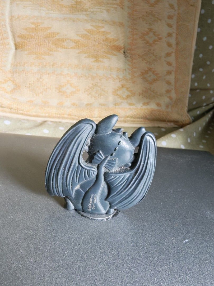 How to Train Your Dragon Toothless Figurine Toy (Category: Figurines & Statues) located in Carmona. Submitted by tech_hub_cavite (Listing ID 1442974921, Image 3). Description: - Toothless figurine from How to Train Your Dragon - Features black dragon with green eyes and wings - Small size, ideal for display or play - Officially made for DreamWorks - Some dust visible; please check photos for condition.