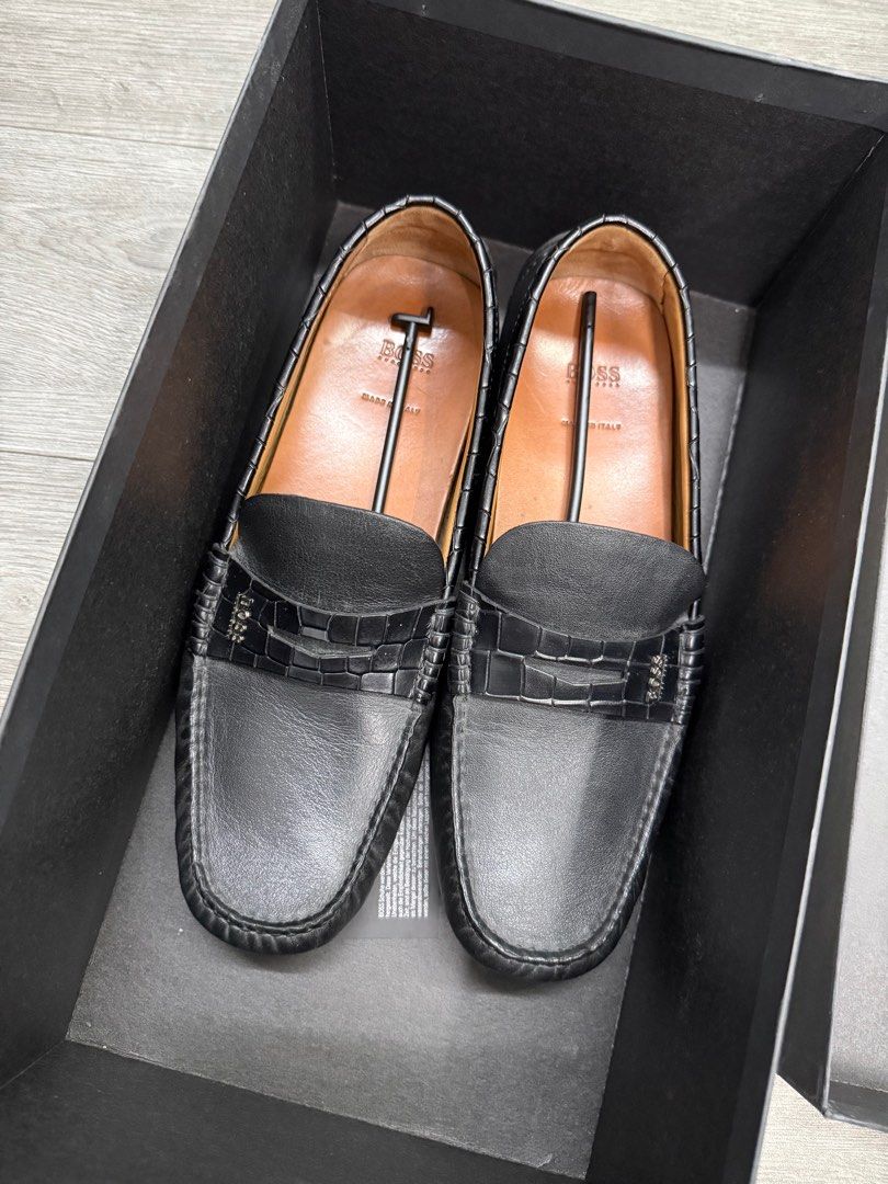 Hugo Boss Leather Shoes (Category: Dress Shoes) located in San Juan City. Submitted by fromj (Listing ID 1442960149, Image 1). Description: Selling my dad’s Hugo boss leather shoes. Only worn a few times, minimal signs of wear. Purchased in NYC for $250 + tax. Still in original box :) slightly negotiable. No low ballers please! Size UK 5.5/US 6.5.
