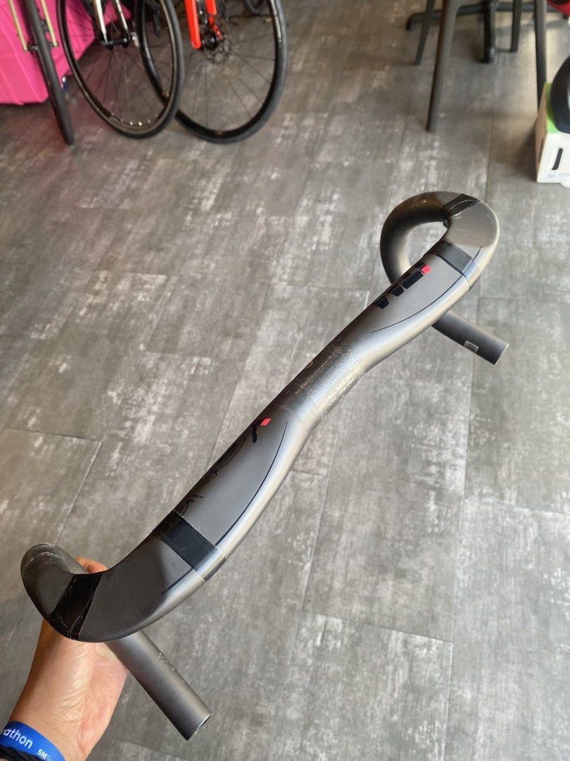 ITM X1 Carbon Handlebar (Category: Bicycles) located in Quezon City. Submitted by ivd01 (Listing ID 1442985137, Image 3). Description: - ITM X-One Carbon Handlebar - Width: 400mm - Condition: 10/10 Used,with minor scuffs .