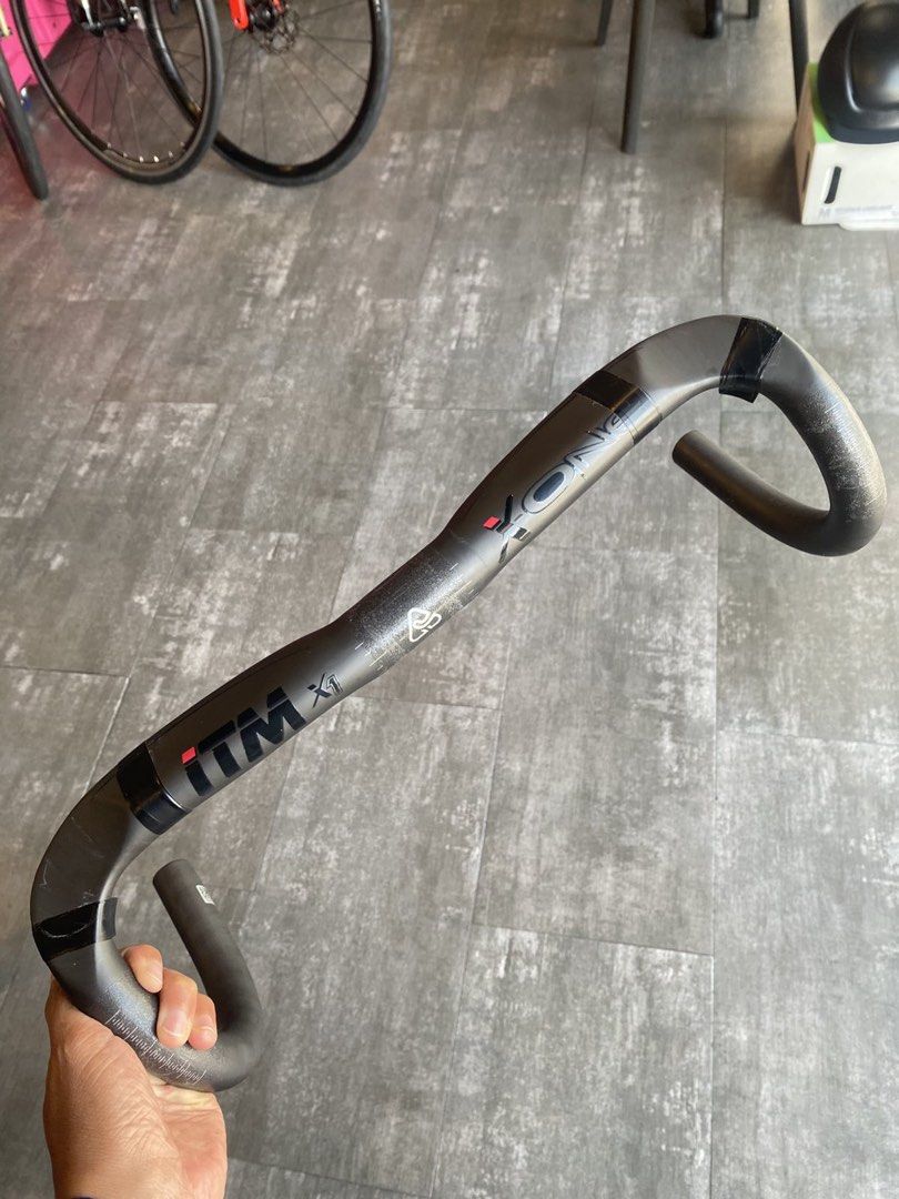 ITM X1 Carbon Handlebar (Category: Bicycles) located in Quezon City. Submitted by ivd01 (Listing ID 1442985137, Image 2). Description: - ITM X-One Carbon Handlebar - Width: 400mm - Condition: 10/10 Used,with minor scuffs .
