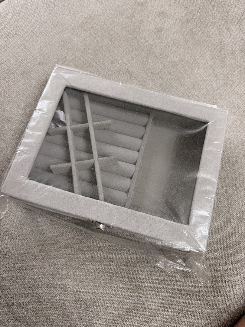 Jewelry/Accessory Box (Category: Everything Else Others) located in Caloocan City. Submitted by mrynn_declutter (Listing ID 1442961436, Image 1). Description: .