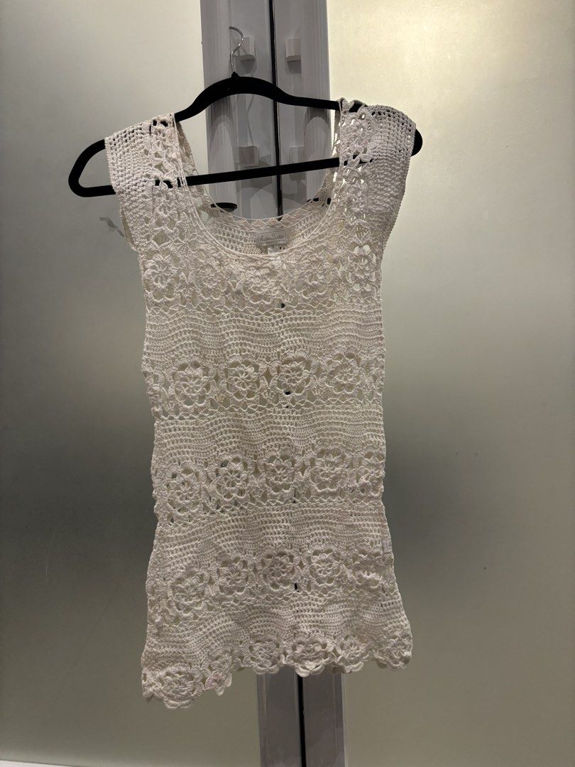 Kamiseta White Crochet Top Size S (Category: Blouses) located in Paranaque City. Submitted by nessy1 (Listing ID 1443084332, Image 2). Description: - White crochet top from Kamiseta - Features intricate all-over floral patterns - Sleeveless design with a scoop neckline - Versatile: great for layering or as a beach cover-up - Handmade feel, very pretty.