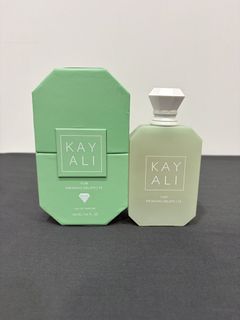 (Category: ) located in . Submitted by perfume_by_shaaa (Listing ID 1442941445, Image 1). Description: .