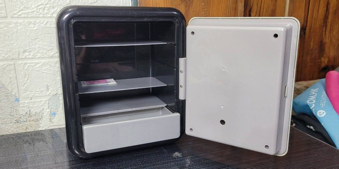 KIDS DIGITAL SAFE (Category: Safe) located in Sablan. Submitted by gongonshelley12 (Listing ID 1442960822, Image 3). Description: CLEARANCE SALE..!! REPRICED 👉👉250 ONLY👈👈 KIDS DIGITAL SAFE KASYA ACTUAL MONEY NATIN PWEDENG MAGING SIMPLE VAULT WORKING PERFECTLY ISSUE: MAY KALAWANG SA LAGAYAN NG BATTERY.