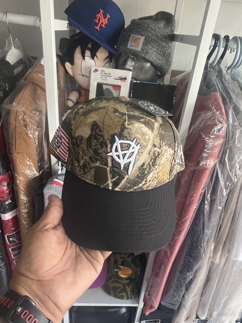 Kill the Hype LAnarchy Realtree Camo Snapback Hat with White Logo (Category: Caps & Hats) located in Pinamalayan. Submitted by chay0921 (Listing ID 1443047679, Image 1). Description: - Realtree camouflage pattern - White embroidered logo on the front - Black brim and back panels - American flag patch on the side - One size fits most - Ideal for outdoor activities and casual wear.
