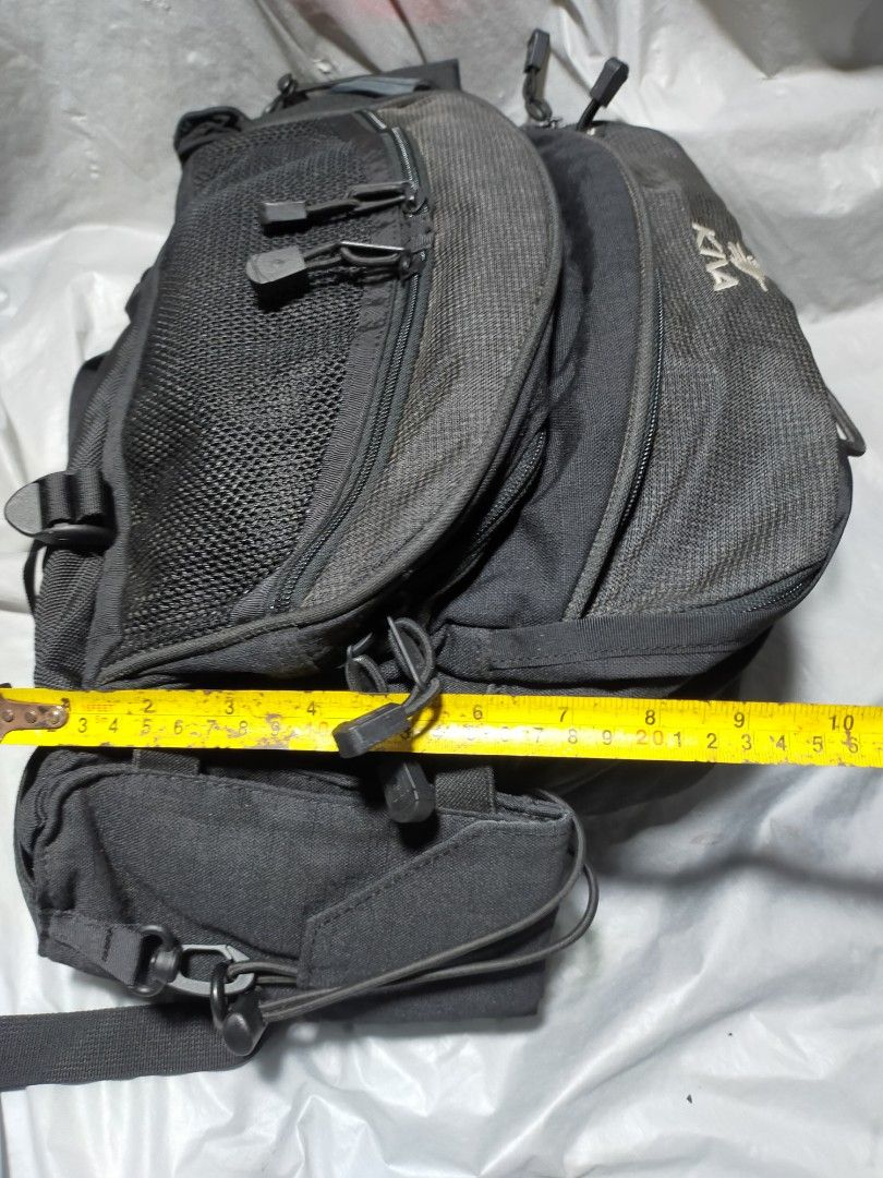 KIVA Hummingbird Waist Pack (Category: Hiking & Camping) located in Pasay City. Submitted by 22aileen (Listing ID 1443103843, Image 3). Description: KIVA* brand - Canadian outdoor gear brand Vintage KIVA Hummingbird Waist Pack Multiple compartments.