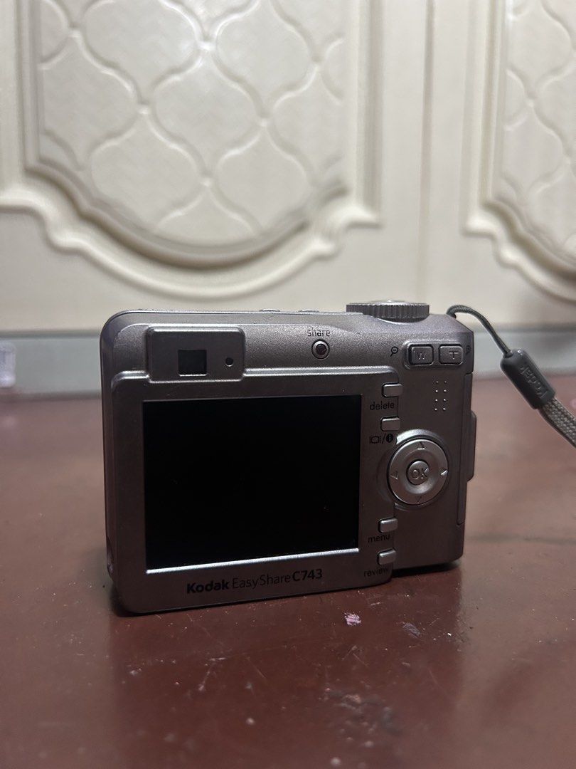 Kodak EasyShare C743 Digital Camera 3x Optical Zoom (Category: Cameras) located in Subic. Submitted by relove_finds612 (Listing ID 1442934783, Image 3). Description: Selling a untested Kodak EasyShare C743 digital camera. It has 3x optical zoom. Great for casual photos. Simple to use. BUY AT YOUR OWN RISK❗️ps: pinacheck ko sa repair shop, magagawa pa raw since drained lang sya. i have new digicam so di ko na pinaayos ❗️slightly nego for sure buye