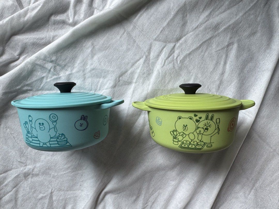 Le Creuset x LINE FRIENDS 迷你鍋 （分類：炊具及配件）位於 Hong Kong。 由 nmtko 提交（商品編號 1442967590，圖片 2）。簡介： Le Creuset 同 LINE FRIENDS 嘅聯乘迷你鍋，有齊 Brown 同 Cony 嘅可愛圖案。有綠色同埋藍色兩隻色。細細隻好啱用，擺喺度都好睇。。