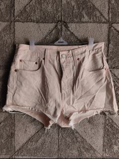 (Category: ) located in . Submitted by melnardthrift03 (Listing ID 1442943992, Image 1). Description: .