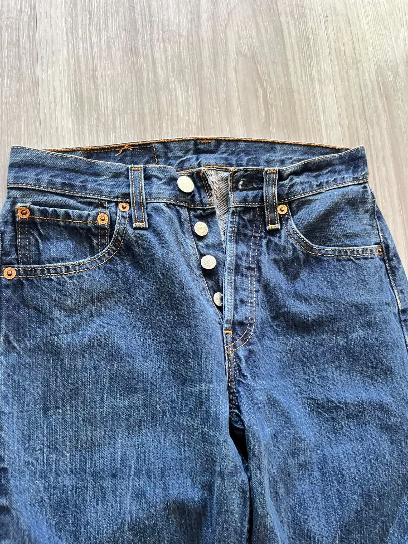 Levi's 501 Button Fly Jeans (Category: Jeans) located in Caloocan City. Submitted by archive404 (Listing ID 1442975343, Image 2). Description: Levi's 501 Button Fly Jeans Authentic vintage Levi's 501 denim jeans. Classic straight-leg fit with the iconic button-fly closure and naturally faded blue wash. 📏 Waist: 27 📏 Thigh: 9.5 📏 Length: 39 📏 Hem: 7 👖 Model: 501 ✅ Good vintage condition ✅ No major flaws ✅ Natural fading and wear ✅ Unisex Perf