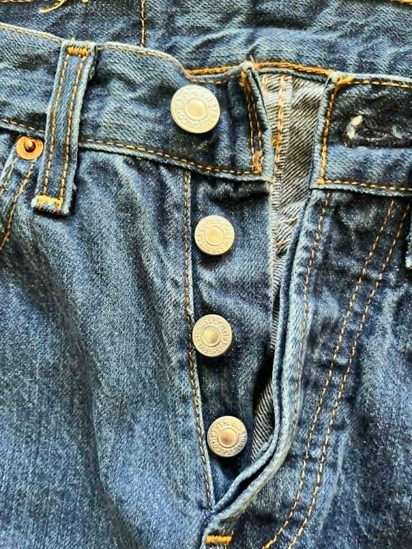 Levi's 501 Button Fly Jeans (Category: Jeans) located in Caloocan City. Submitted by archive404 (Listing ID 1442975343, Image 3). Description: Levi's 501 Button Fly Jeans Authentic vintage Levi's 501 denim jeans. Classic straight-leg fit with the iconic button-fly closure and naturally faded blue wash. 📏 Waist: 27 📏 Thigh: 9.5 📏 Length: 39 📏 Hem: 7 👖 Model: 501 ✅ Good vintage condition ✅ No major flaws ✅ Natural fading and wear ✅ Unisex Perf
