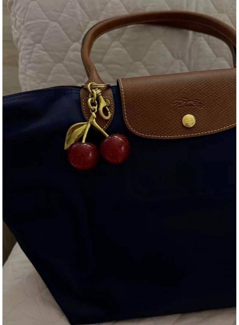 Longchamp tote with free charm medium (Category: Tote Bags) located in Manila. Submitted by raya021 (Listing ID 1443077865, Image 3). Description: .