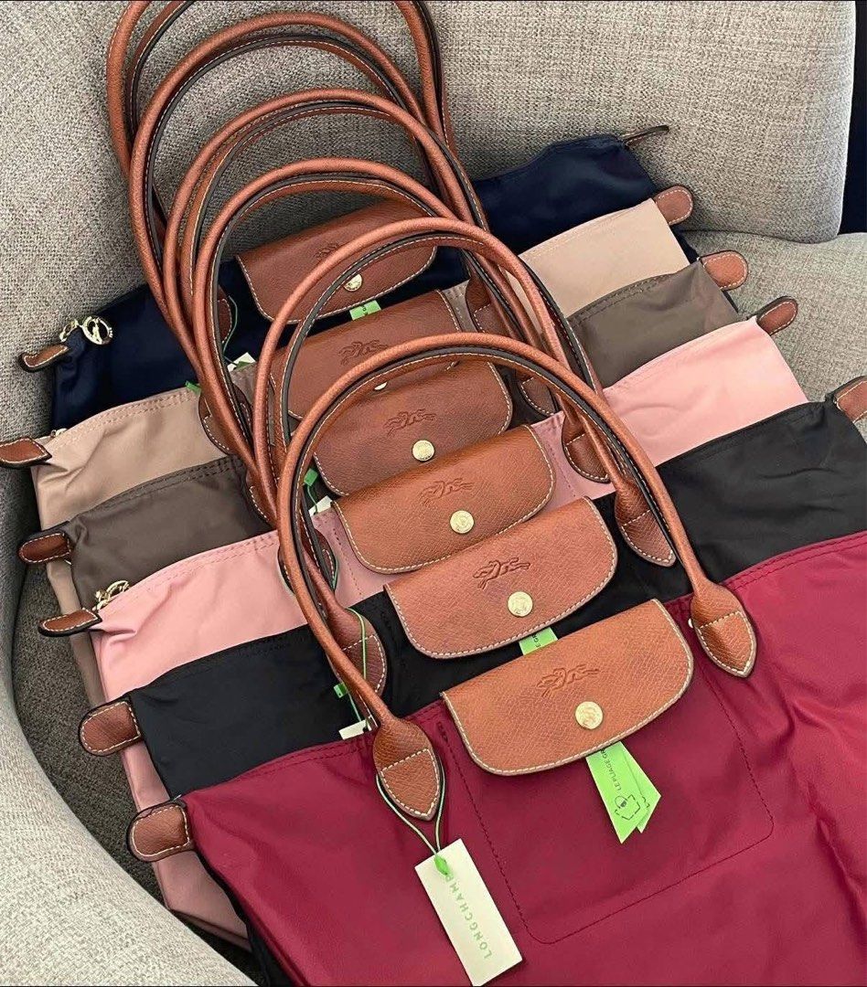 Longchamp tote with free charm medium (Category: Tote Bags) located in Manila. Submitted by raya021 (Listing ID 1443077865, Image 1). Description: .