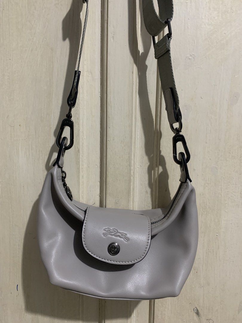 Longcharm xs abu muda bahan kulit (Kategori: Tas & Dompet Wanita) berada di Jakarta Barat. Dikirim oleh prelovedbydieth (ID iklan 1443051123, Gambar 2). Deskripsi: Size xs ( 18 cm-20 cm ) Elcong cuir Bahan kulit copyleather Warna abu muda .