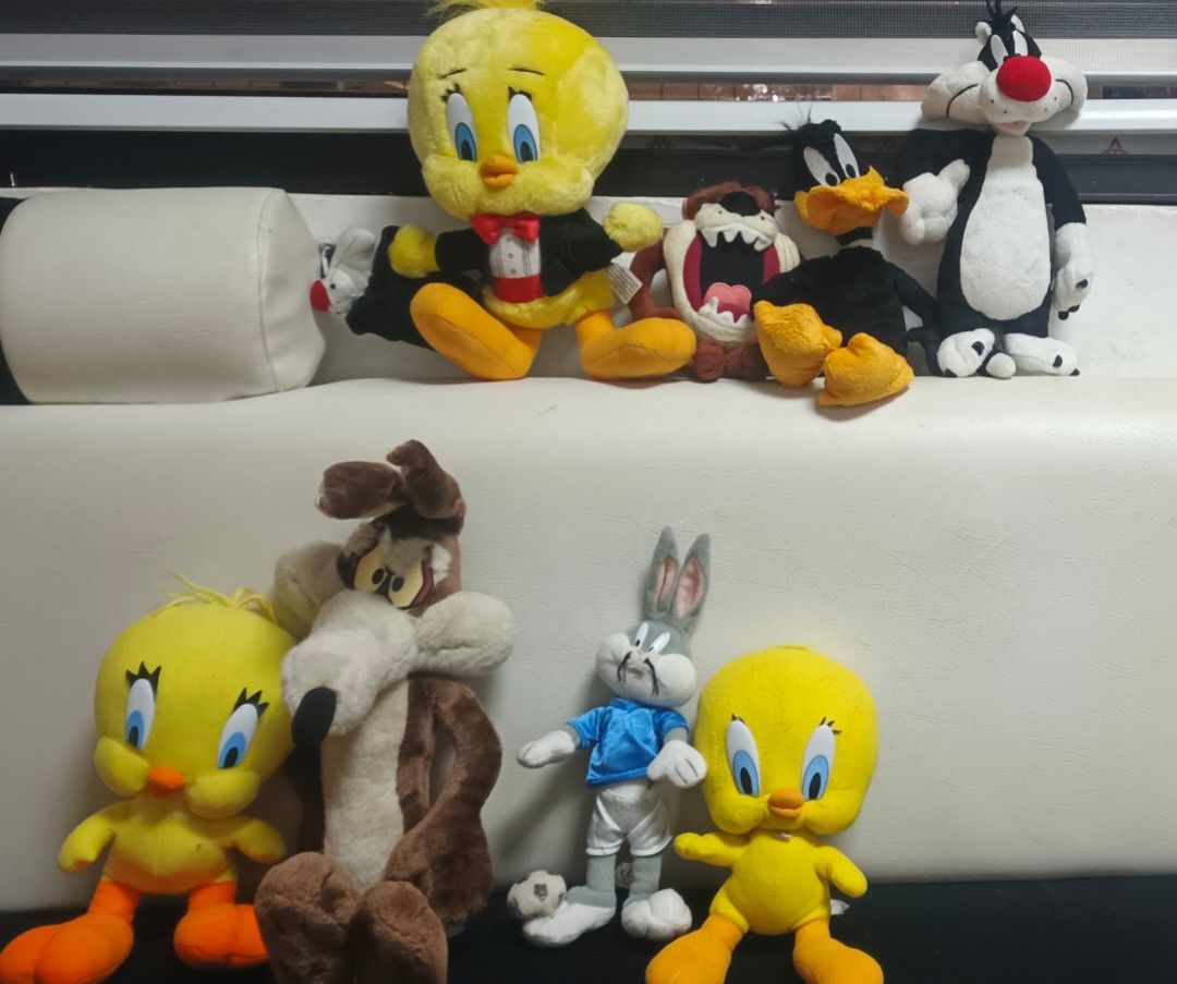 Looney tunes plushies (Category: Plushies & Soft Toys) located in Naic. Submitted by big.valves28 (Listing ID 1436993246, Image 1). Description: looney tunes plushies vintage sold as set bawal tingi naic cavite 1400.
