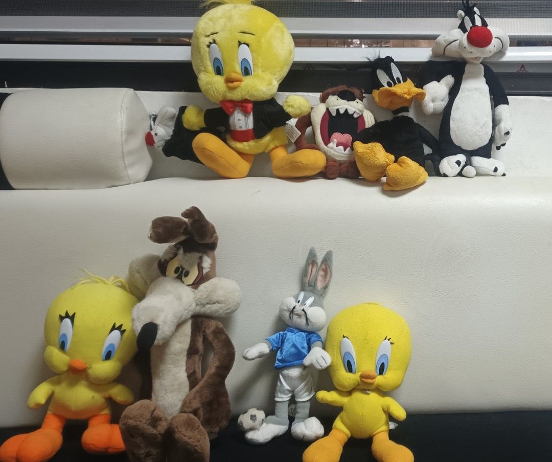 Looney tunes plushies (Category: Plushies & Soft Toys) located in Naic. Submitted by big.valves28 (Listing ID 1436993246, Image 2). Description: looney tunes plushies vintage sold as set bawal tingi naic cavite 1400.
