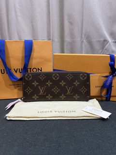 (Category: ) located in . Submitted by luxuryprelovedbagsby_by_agnes (Listing ID 1443074557, Image 1). Description: .