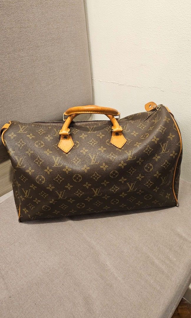 Louis Vuitton Monogram Speedy 40 (Category: Luxury Bags & Wallets) located in Makati City. Submitted by mrsdm (Listing ID 1442988810, Image 2). Description: - Classic Louis Vuitton Speedy bag - Monogram canvas with leather trim and handles - Zipper closure - Made in France - Ideal everyday bag for essentials.