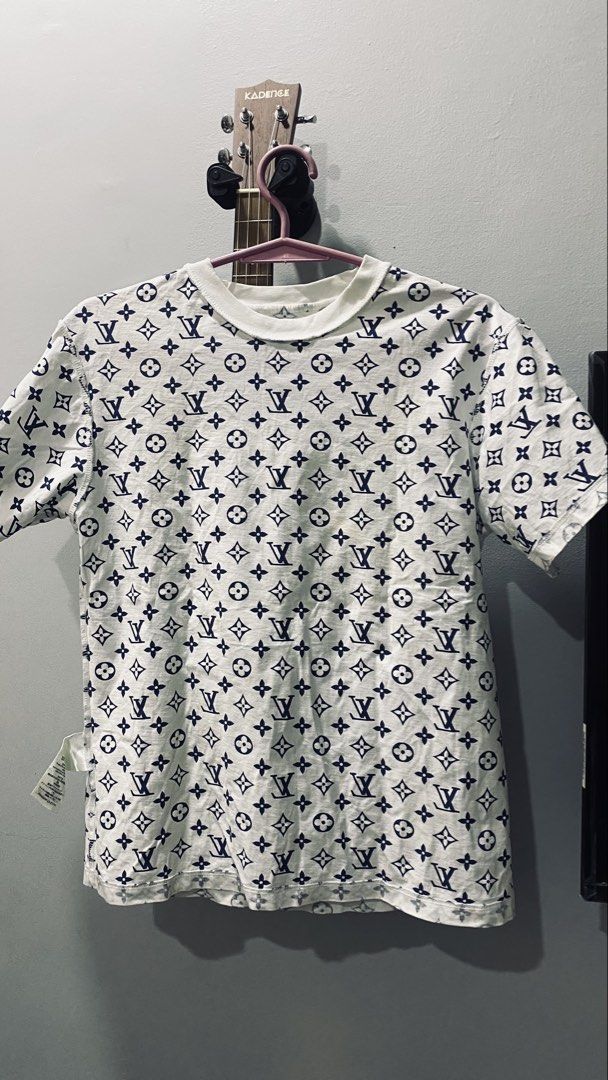 Louis Vuitton Monogram T-Shirt Size S (Category: Tshirts & Polo Shirts ) located in Quezon City. Submitted by smithram (Listing ID 1443012613, Image 3). Description: - White Louis Vuitton T-shirt - Features iconic Navy Monogram print - Short sleeves and classic crew neck - Size S - Ideal for casual and stylish everyday wear.