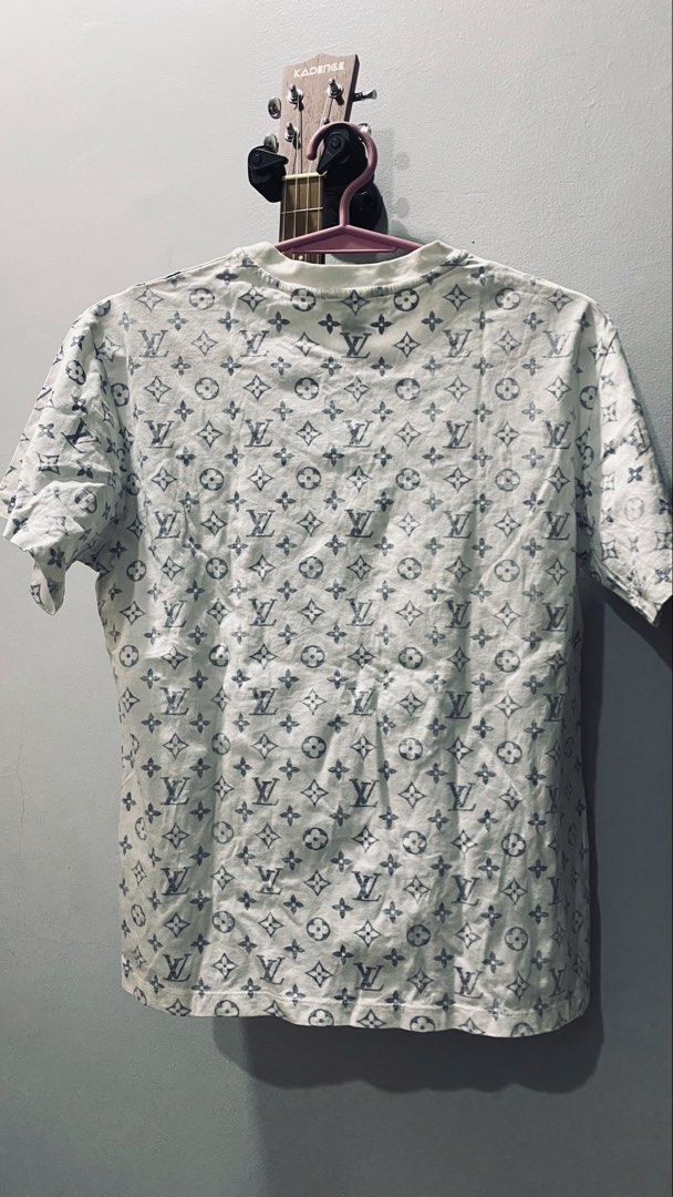 Louis Vuitton Monogram T-Shirt Size S (Category: Tshirts & Polo Shirts ) located in Quezon City. Submitted by smithram (Listing ID 1443012613, Image 2). Description: - White Louis Vuitton T-shirt - Features iconic Navy Monogram print - Short sleeves and classic crew neck - Size S - Ideal for casual and stylish everyday wear.