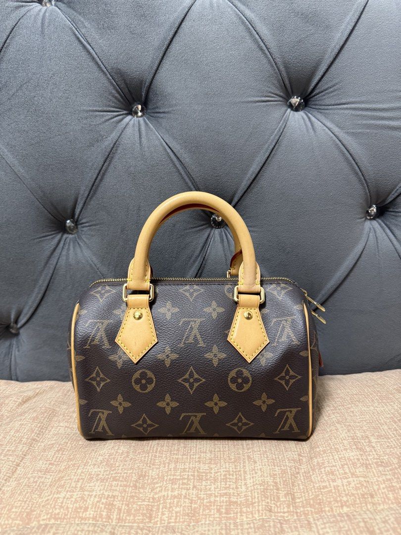 LOUIS VUITTON SPEEDY 20 (Category: Luxury Bags & Wallets) located in Manila. Submitted by Bagstatic_luxuries (Listing ID 1442966457, Image 2). Description: This size!!! 😍😍😍 With thick strap and lock and key Japan sourced 🇯🇵.
