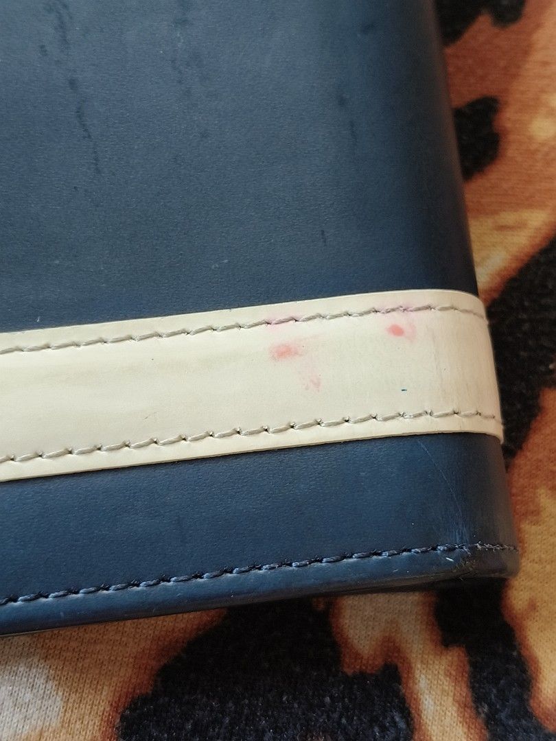 LQ card wallet (Category: Wallets & Card holders) located in Kalibo. Submitted by abhie_one30 (Listing ID 1443043512, Image 3). Description: my maliit na color transfer ..