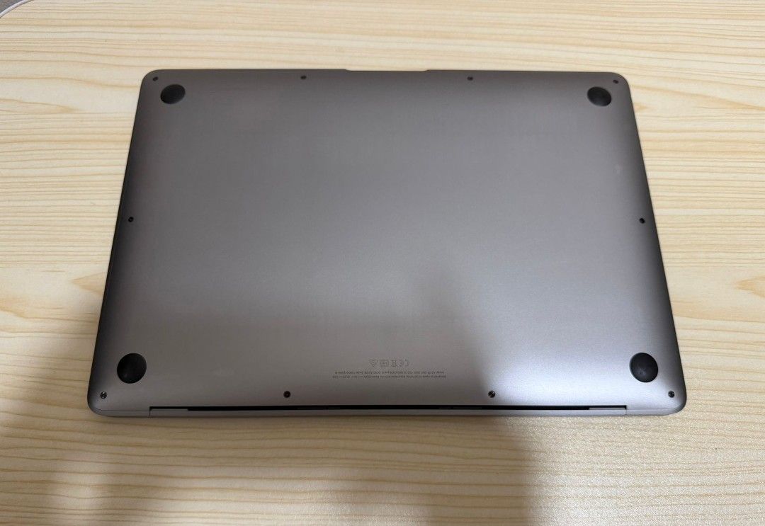 MacBook Air 13-Inch (2020)478750867383930884