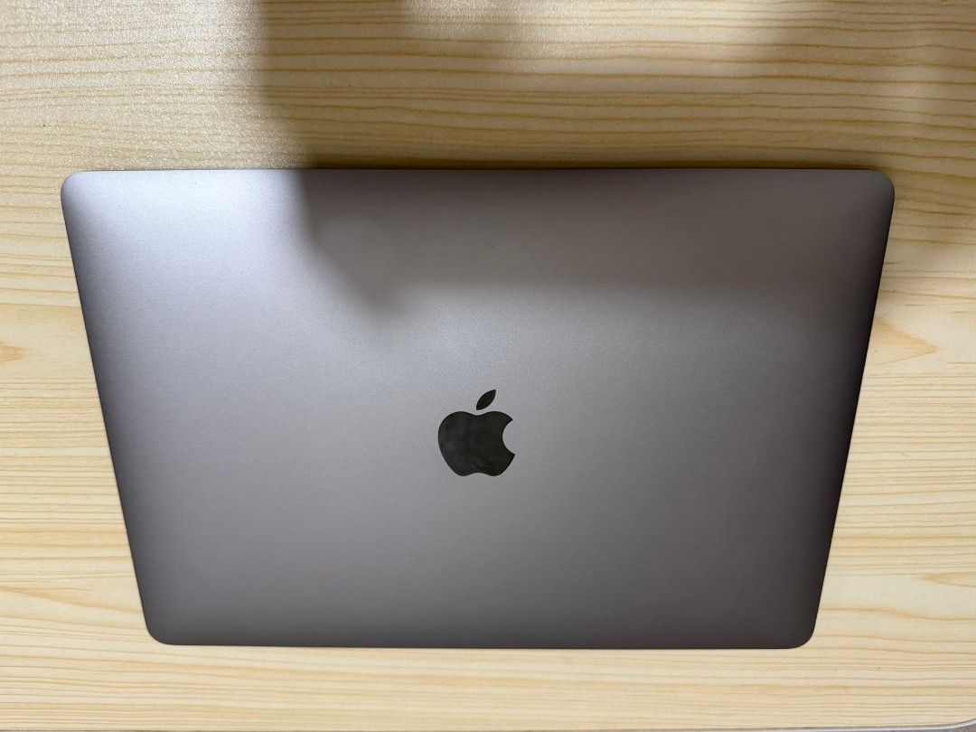 MacBook Air 13-Inch (2020)478750867383930883
