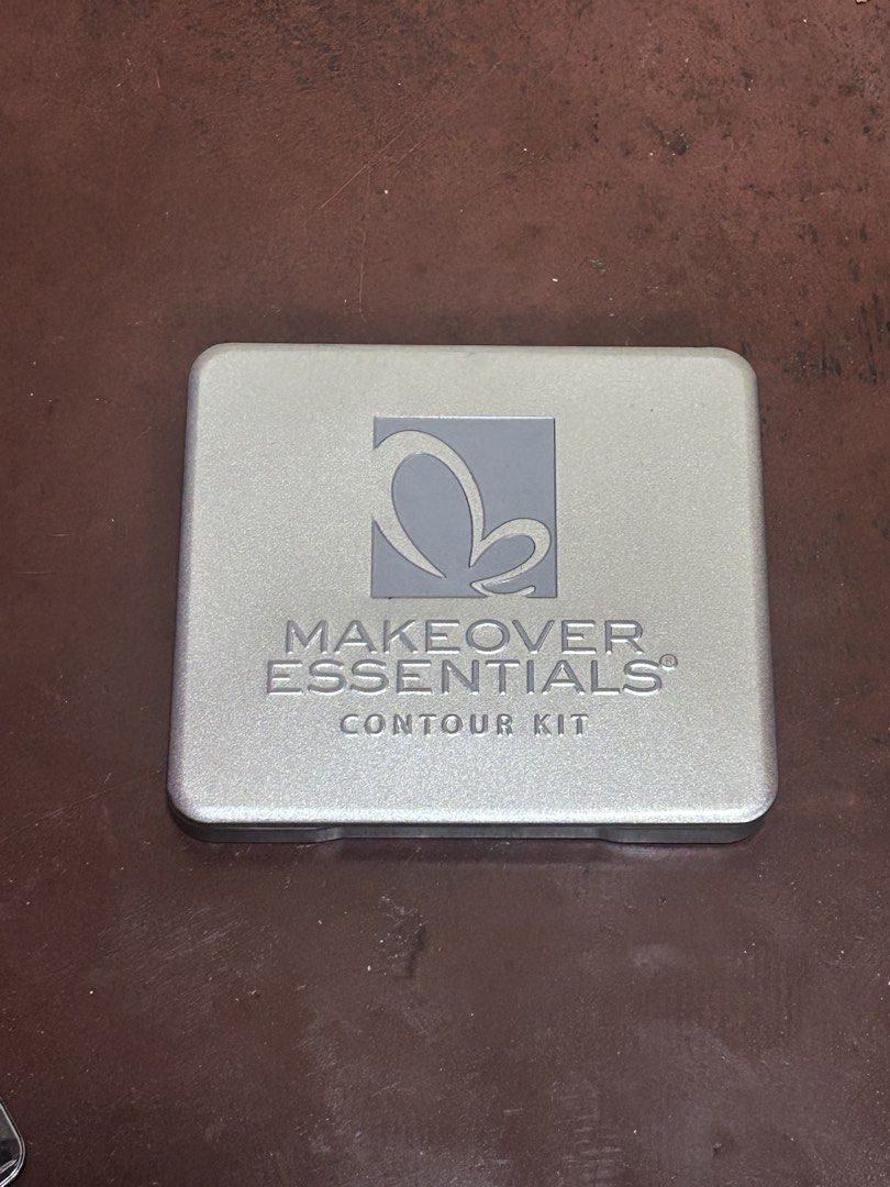 Makeover Essentials Contour Kit with Mirror (Category: Makeup) located in Subic. Submitted by relove_finds612 (Listing ID 1442933903, Image 1). Description: Contour kit with six shades. Includes a mirror and applicator brush. Great for defining features. Compact and portable for on-the-go touch-ups. ❗️come with box, brush and contour procedure❗️ rsf: not fan of contour ❗️its a US brand❗️ mop: online payment mod: jnt.
