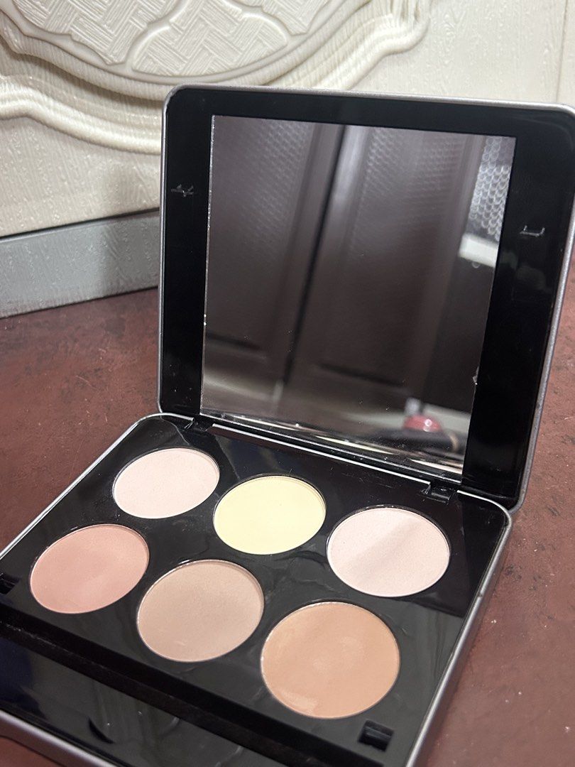 Makeover Essentials Contour Kit with Mirror (Category: Makeup) located in Subic. Submitted by relove_finds612 (Listing ID 1442933903, Image 2). Description: Contour kit with six shades. Includes a mirror and applicator brush. Great for defining features. Compact and portable for on-the-go touch-ups. ❗️come with box, brush and contour procedure❗️ rsf: not fan of contour ❗️its a US brand❗️ mop: online payment mod: jnt.