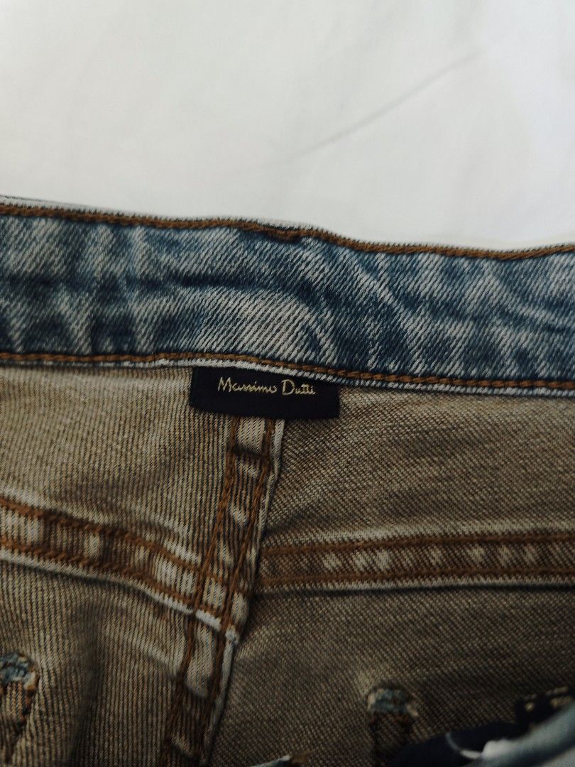 Massimo Dutti Blue Wash Denim Jeans (Category: Jeans) located in Manila. Submitted by prelovedblvd (Listing ID 1442947995, Image 3). Description: Used a couple of times only. Gained weight. Detailed pics are already posted for reference. RFS: Decluttering, Gained weight so tight on me already Selling very low, low ballers will no longer be entertained. Pls refer to Massimo Dutti Website for price reference of jeans (4500+) - Brand: Massimo Dutti 