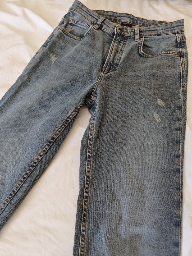 Massimo Dutti Blue Wash Denim Jeans (Category: Jeans) located in Manila. Submitted by prelovedblvd (Listing ID 1442947995, Image 2). Description: Used a couple of times only. Gained weight. Detailed pics are already posted for reference. RFS: Decluttering, Gained weight so tight on me already Selling very low, low ballers will no longer be entertained. Pls refer to Massimo Dutti Website for price reference of jeans (4500+) - Brand: Massimo Dutti 