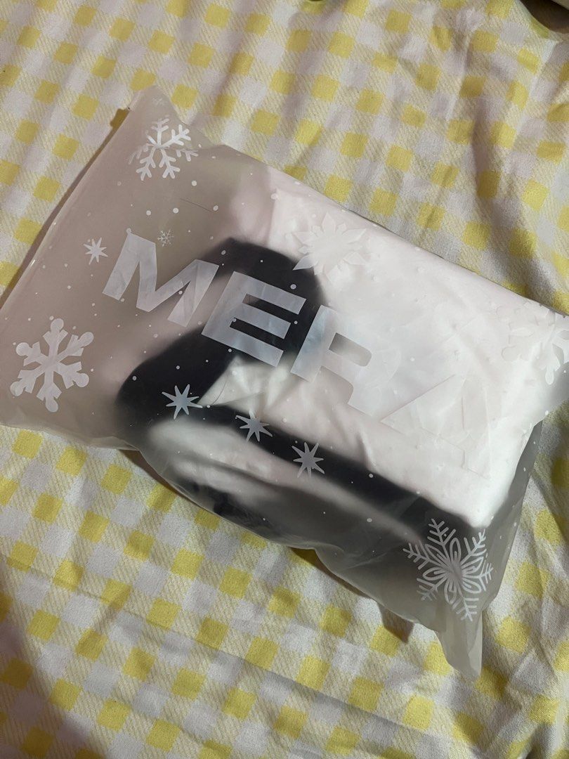 Mera Matilda Halter Top (4pcs bundle) (Category: Sleeveless) located in Calamba. Submitted by vie_r (Listing ID 1443055647, Image 2). Description: Bought from TikTok. Never nagamit sa labas, sinukat lang talaga kung kasya. 4 PCS - Brown, White, Black (Small) + White (Medium) RFS: Alanganin yung fit sakin. Masikip masyado yung small, sakto naman yung medium kaso maluwag sa bust. Meetup in SM Calamba / Delivery via Lalamove .