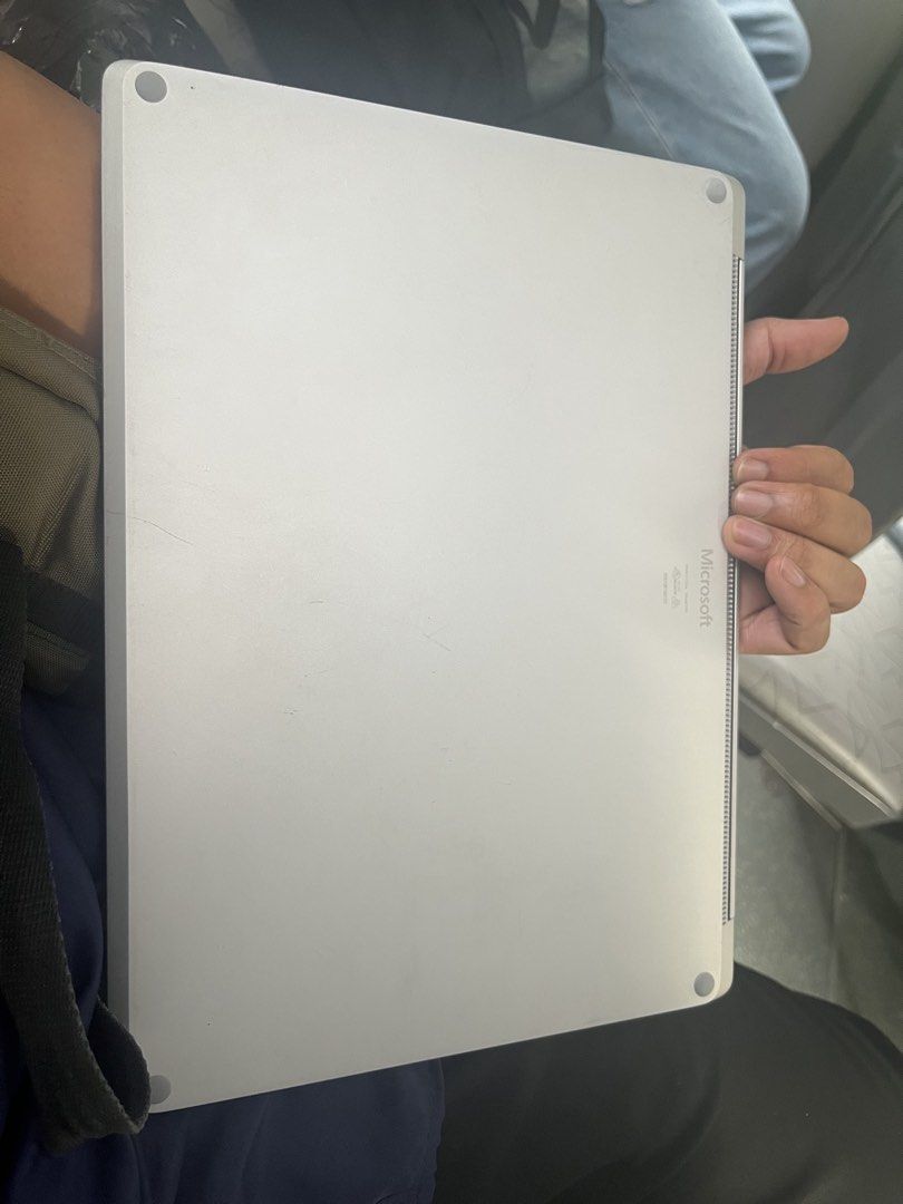 Microsoft surface laptop 2478516658906091522