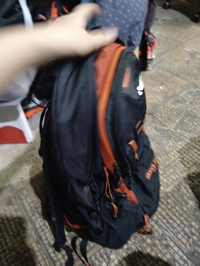 Millet Brave 28 Backpack - Black Orange (Category: Backpacks) located in El Salvador. Submitted by francheskaukayukay (Listing ID 1442934298, Image 2). Description: - Millet Brave 28 backpack - Color: Black with orange accents - "Stretch construction" printed on front - "Mountain by Experience" branding - Durable design suitable for outdoor activities - Features numerous straps and buckles for secure carrying - Ideal for hiking and travel.