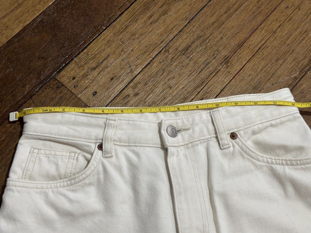 Monki off white/cream ankle jeans (Category: Jeans) located in Quezon City. Submitted by celoem (Listing ID 1442989608, Image 3). Description: Bought from zalora years ago. No flaws, just needs laundering. .